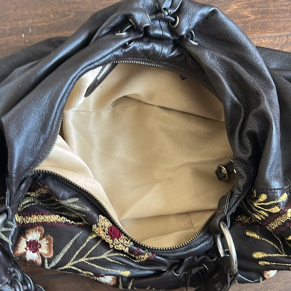 Beautiful embroidered hobo bag - Picture 8 of 10